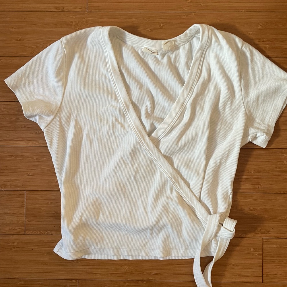 Levi’s wrap top